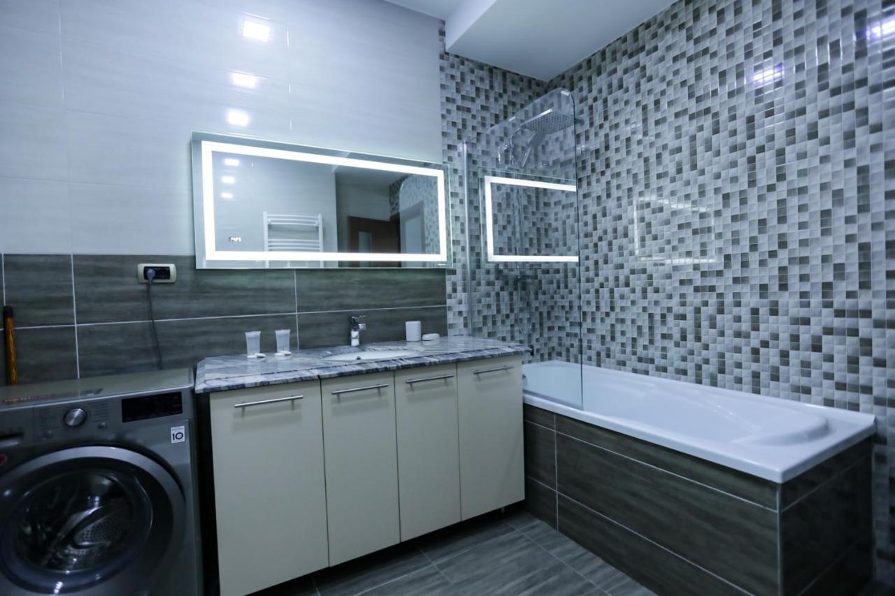 Isaran Apartament With Panoramic City View Brasov Luaran gambar